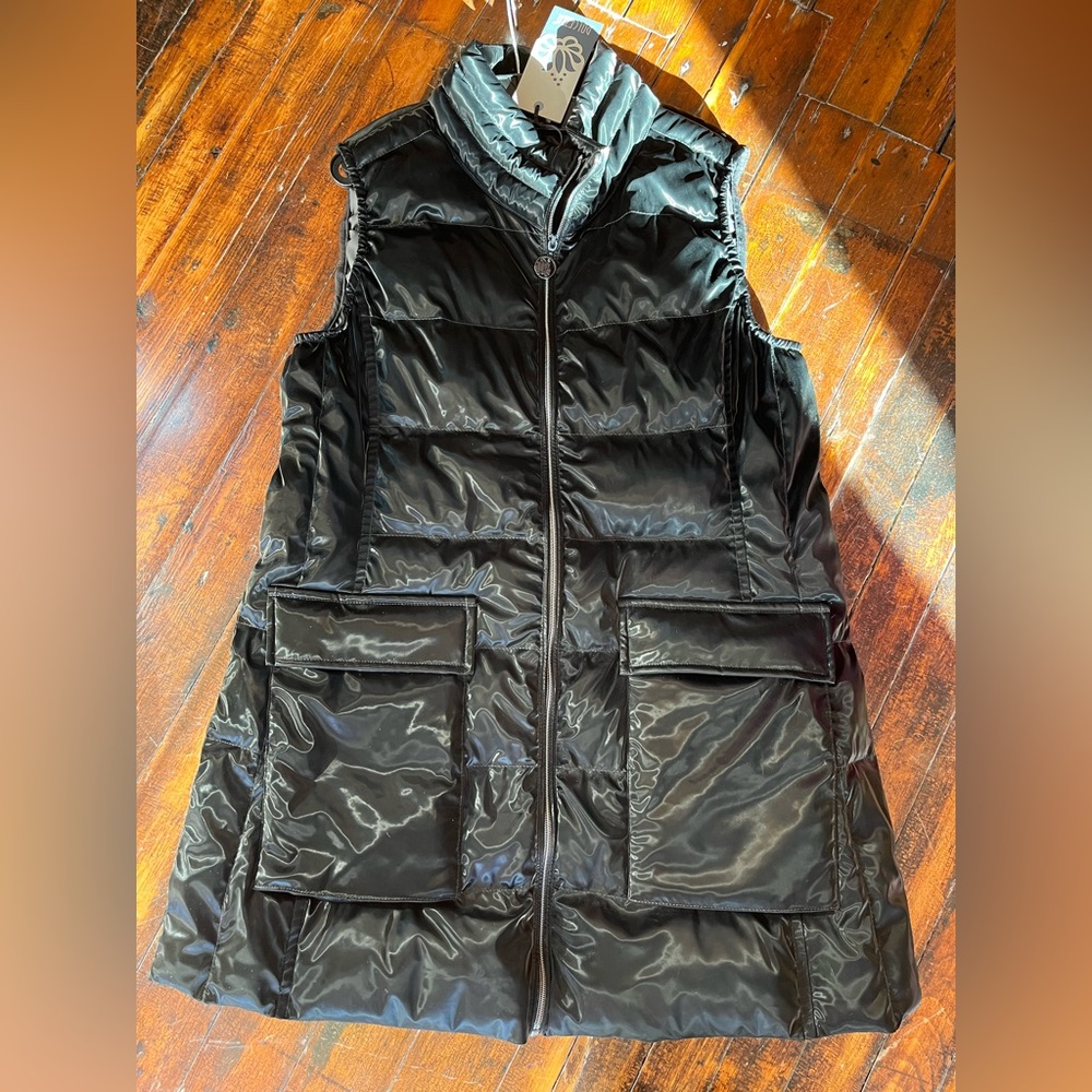 Dolcezza Black Art quilted Vest. M NWT